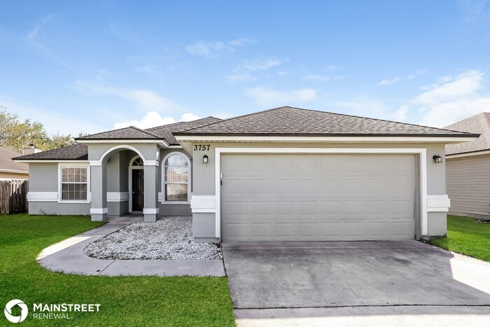 3757 Woodbriar Dr in Orange Park, FL - Foto de edificio