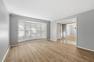 2505 Oak Manor Ct in Arlington, TX - Building Photo - Building Photo