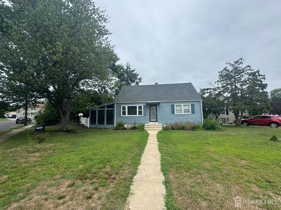 51 Kenwood Terrace in Hamilton Township, NJ - Building Photo
