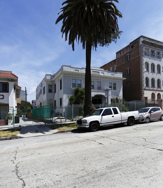 2823-2831 Leeward Ave in Los Angeles, CA - Foto de edificio