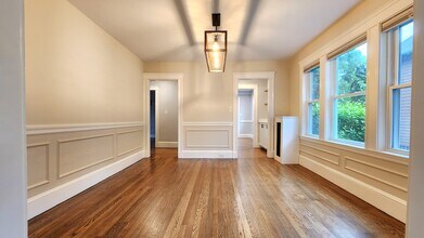 64 Bradford Rd in Watertown, MA - Foto de edificio - Building Photo