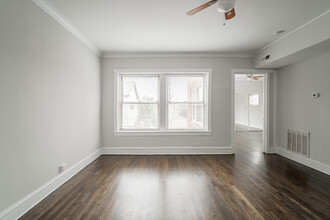 3823 N Monticello Ave-Unit -2E in Chicago, IL - Foto de edificio - Building Photo