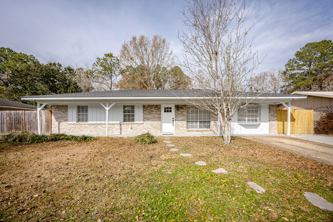 107 Carlsbad Pl in Ocean Springs, MS - Foto de edificio - Building Photo