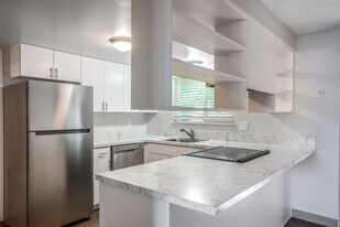 King James Gate in Vancouver, WA - Building Photo