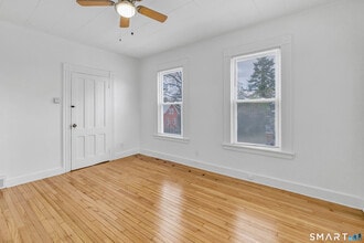 10 Huntington Ave in Shelton, CT - Building Photo - Building Photo