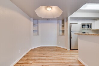 Tempe La Mirage Apartments in Tempe, AZ - Building Photo - Interior Photo