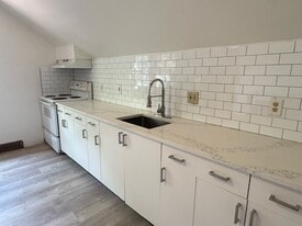 2299 Harrison Ave, Unit 3 in Cincinnati, OH - Building Photo