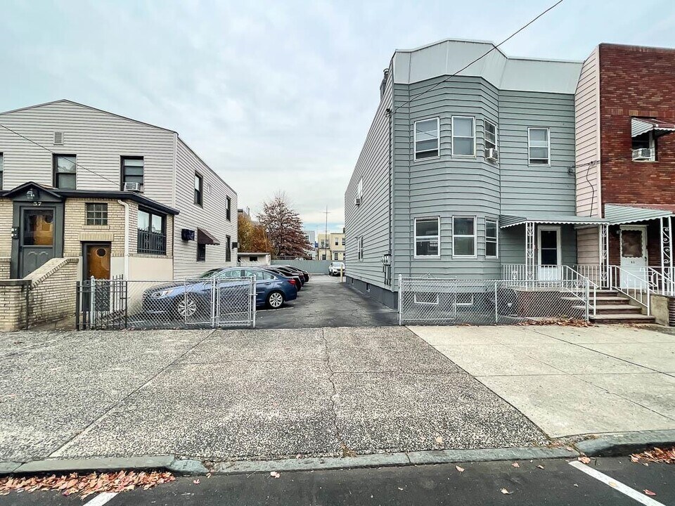 61 Wales Ave in Jersey City, NJ - Building Photo