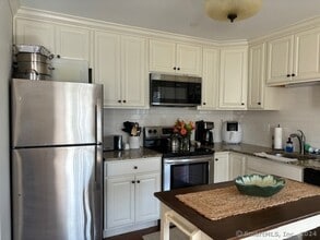 67 W Main St in Clinton, CT - Building Photo - Building Photo