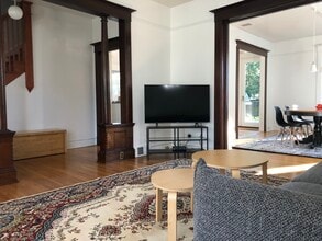 1012 SE Lambert St in Portland, OR - Foto de edificio - Building Photo