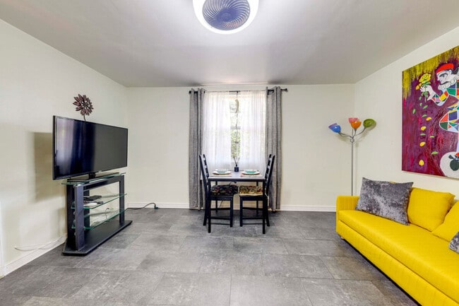 1760 NE 144th St in Miami, FL - Building Photo - Building Photo