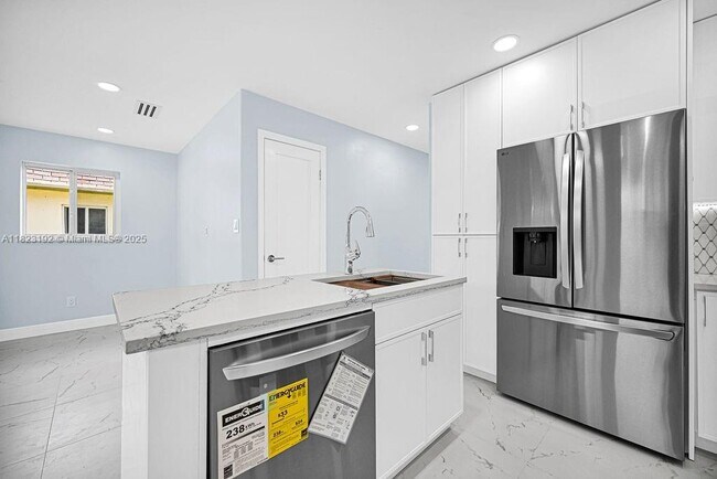 2466 Taylor St in Hollywood, FL - Building Photo - Building Photo