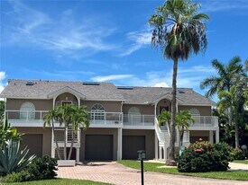 2042 Matecumbe Key Rd in Punta Gorda, FL - Building Photo