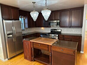 260 Custer Ave in Jersey City, NJ - Foto de edificio - Building Photo