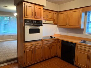 6609 J F Douglas Dr in Ocean Springs, MS - Building Photo - Building Photo