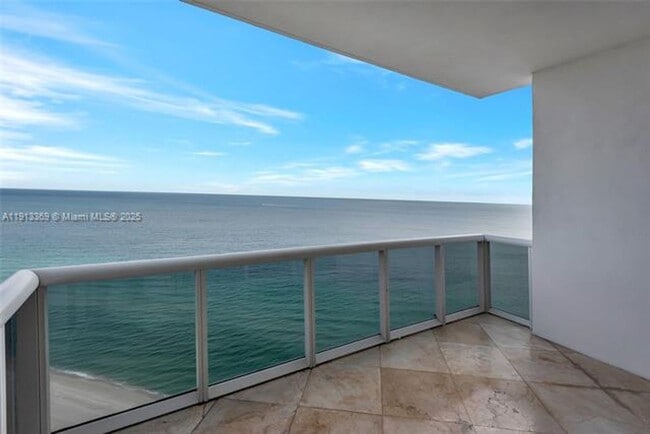 18201 Collins Ave in Sunny Isles Beach, FL - Building Photo - Building Photo