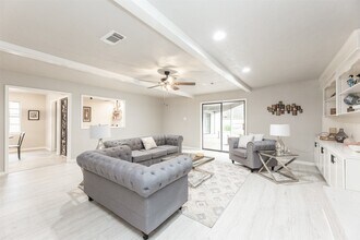 603 Woodpark Dr in Seabrook, TX - Building Photo - Building Photo