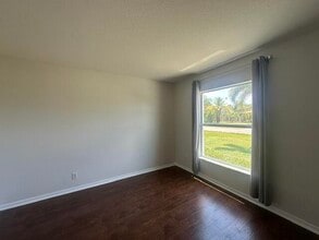 1382 SE Concha St in Port St. Lucie, FL - Building Photo - Building Photo