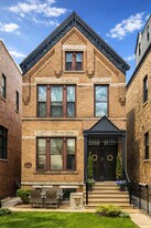 2308 N Southport Ave in Chicago, IL - Building Photo
