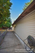 5017 SE 45th Ave in Portland, OR - Building Photo - Building Photo