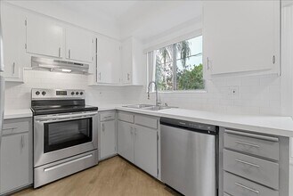 11661 Erwin St in Los Angeles, CA - Building Photo - Building Photo