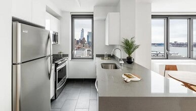 606 W 57th St in New York, NY - Building Photo - Building Photo