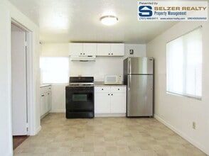 539 N School St in Ukiah, CA - Foto de edificio - Building Photo