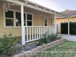 425 N Lincoln St in Burbank, CA - Building Photo - Building Photo