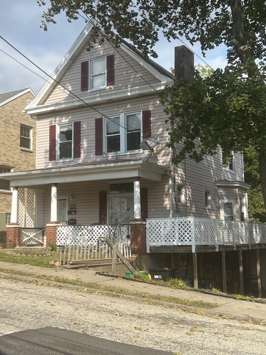 21 E Forest Ave, Unit 1 in Pittsburgh, PA - Building Photo