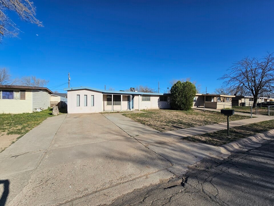 2805 Emerald Dr in Roswell, NM - Foto de edificio