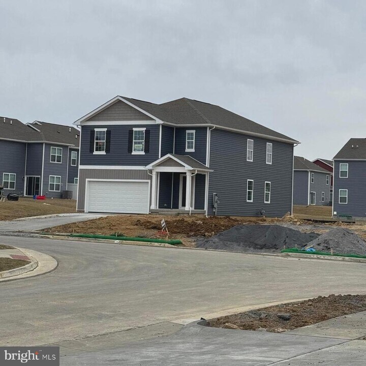 134 Charing Cross Dr in Stephens City, VA - Building Photo