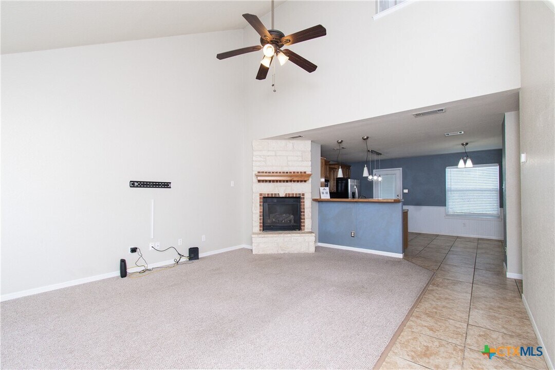 1702 Indian Camp Trail in Copperas Cove, TX - Building Photo