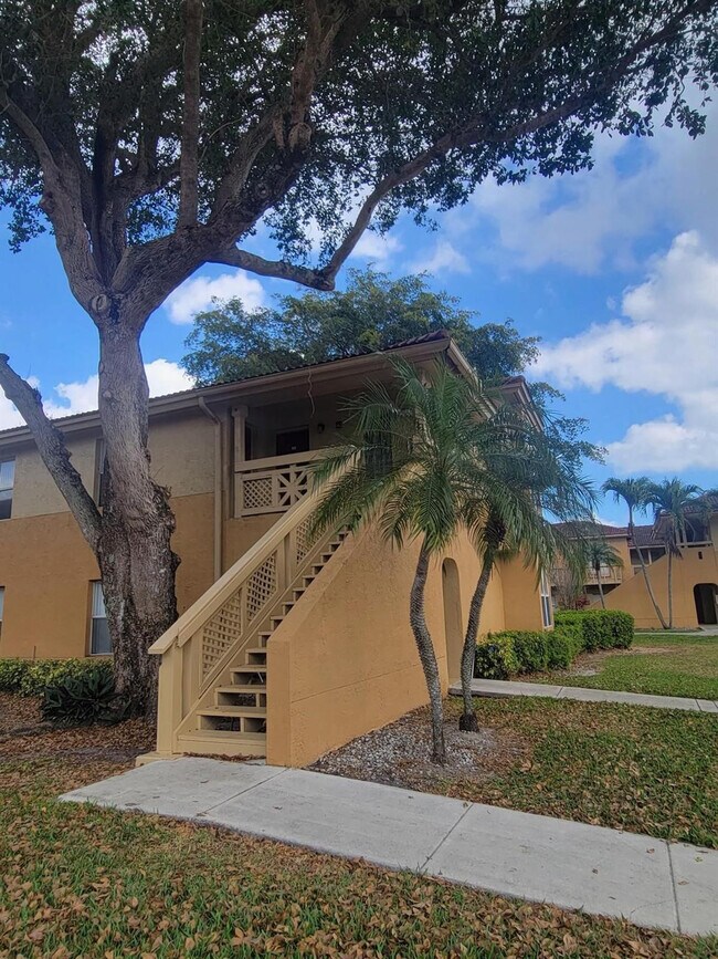 4879 Via Palm Lakes in West Palm Beach, FL - Building Photo - Building Photo