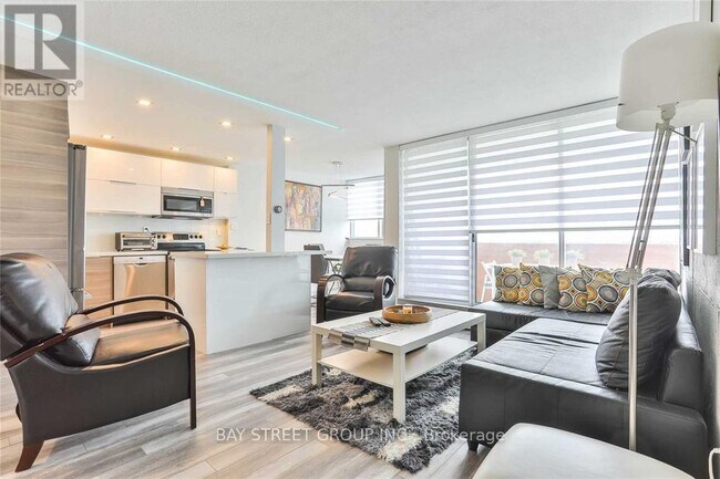 530-1530 Lolita Gardens in Mississauga, ON - Building Photo - Building Photo