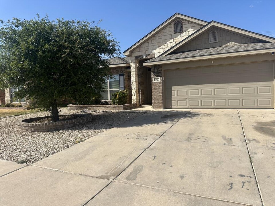 6020 Spahn St in Midland, TX - Building Photo