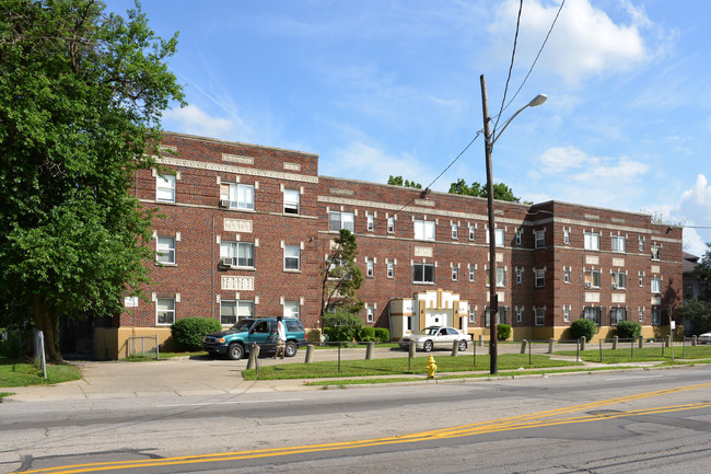 Entowne Manor in Cincinnati, OH - Building Photo - Building Photo