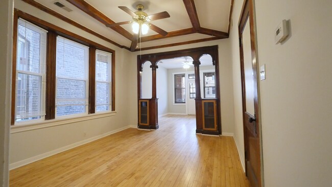 1422 N Maplewood Ave, Unit 1F