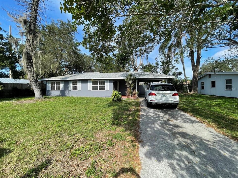 2825 Louise St in Sarasota, FL - Building Photo