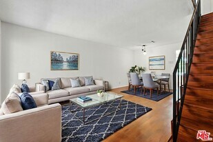 11127 La Maida St, Unit 14 in Los Angeles, CA - Building Photo