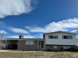 397 Isgreen Cir in Tooele, UT - Building Photo