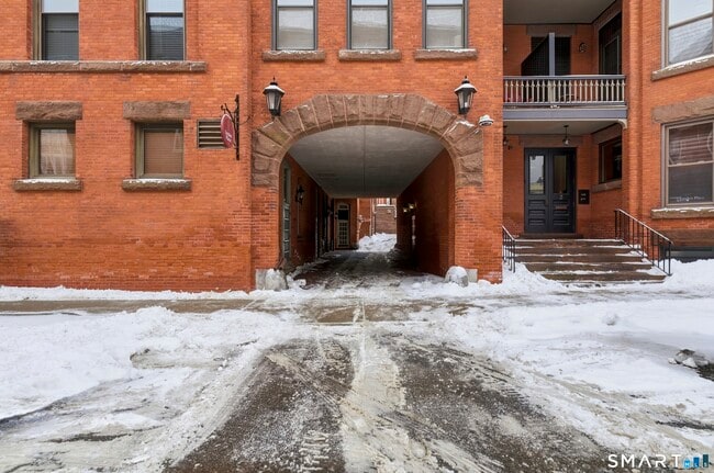 1 Linden Pl in Hartford, CT - Building Photo - Building Photo