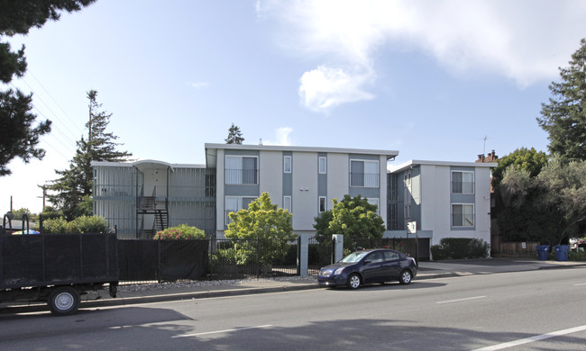 1215 Woodside Rd in Redwood City, CA - Foto de edificio - Building Photo