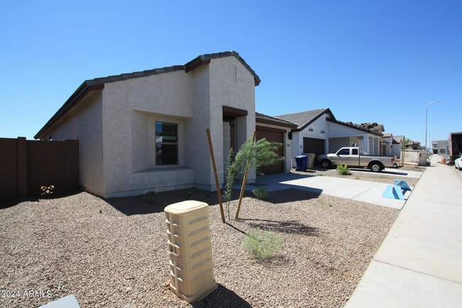 7818 N 79th Ave in Glendale, AZ - Building Photo - Building Photo