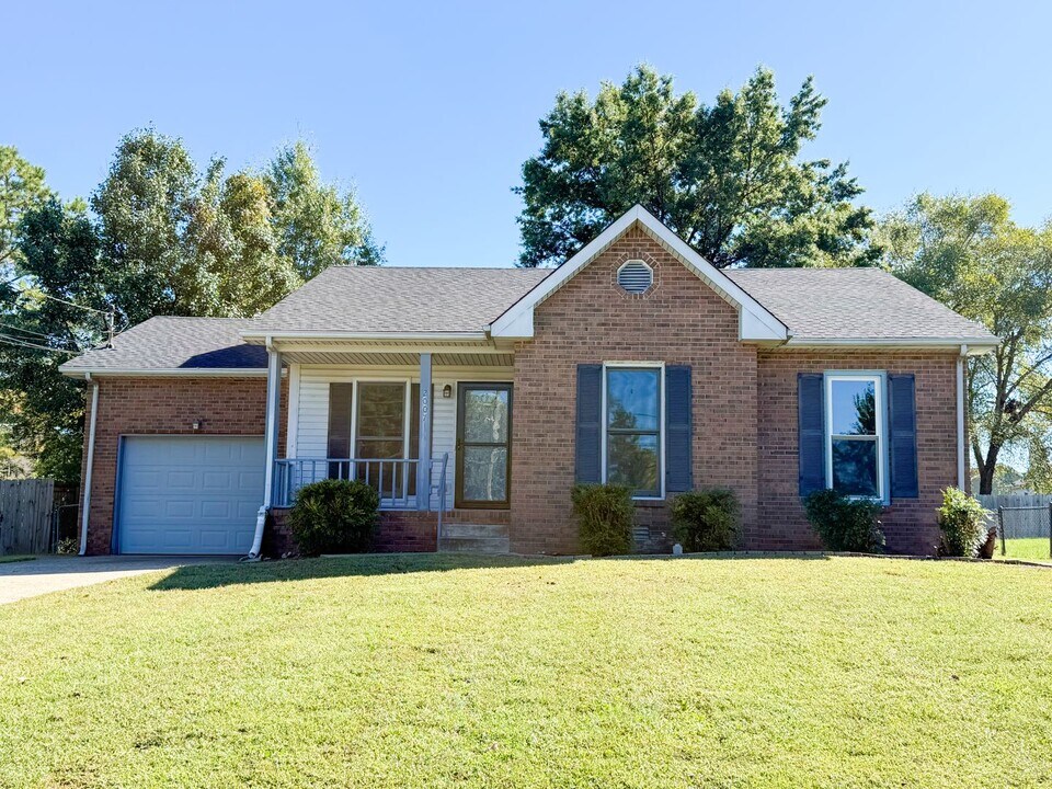 2007 Windroe Dr in Clarksville, TN - Building Photo