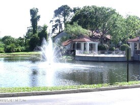 2802 Wood Hill Dr in Jacksonville, FL - Building Photo