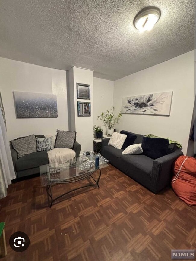 124 Lyon St, Unit 3 in Paterson, NJ - Building Photo - Building Photo