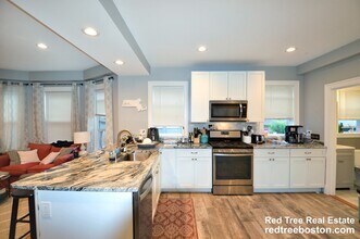 62 Mapleton St, Unit 2 in Boston, MA - Foto de edificio - Building Photo