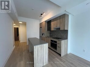 1037 The Queensway in Toronto, ON - Building Photo - Building Photo