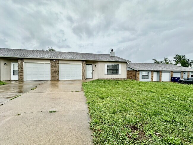 property at 2437 W Gum St