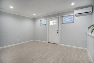 7449 Walker St in Houston, TX - Building Photo - Building Photo